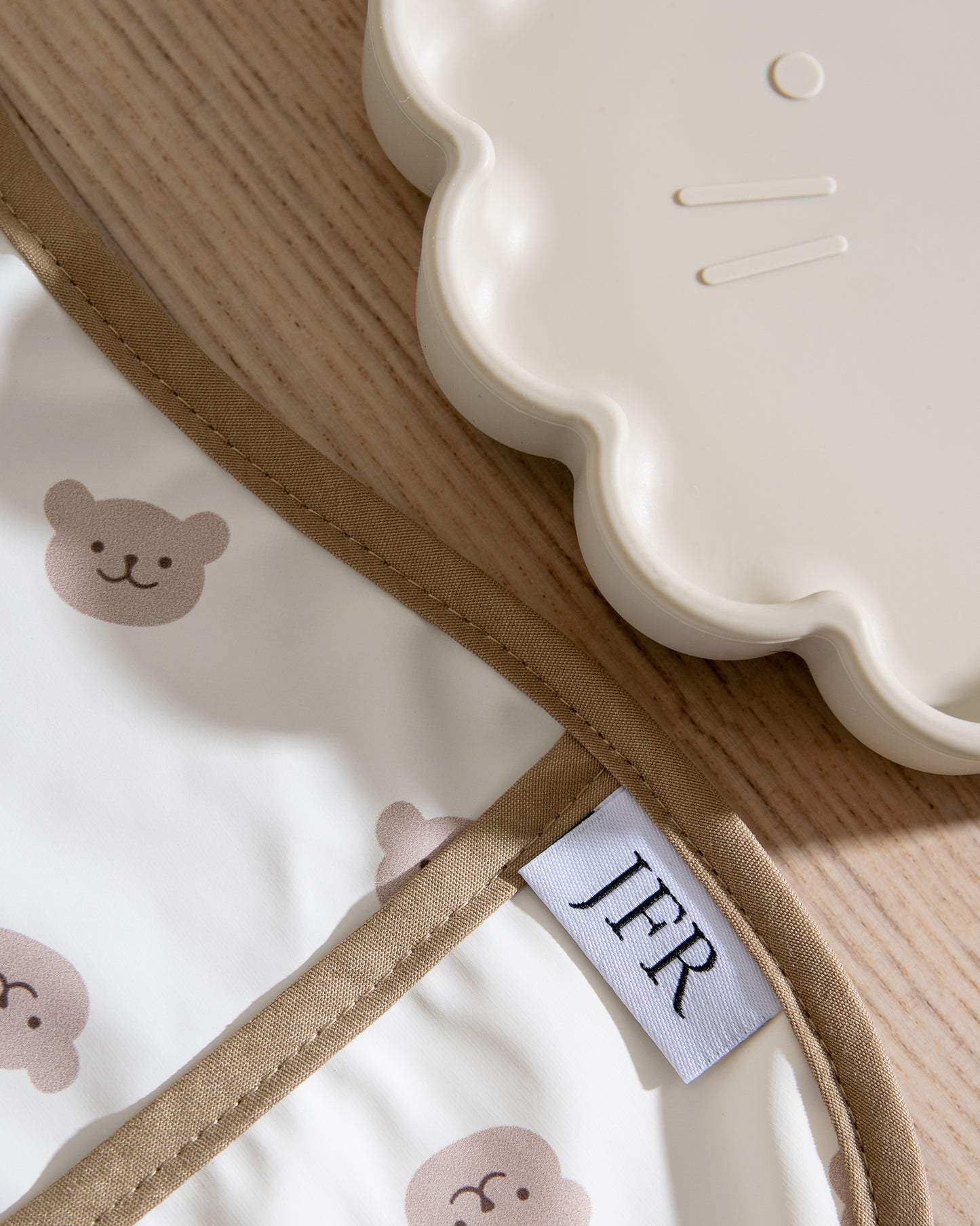 Pyyhittävä/Vedenpitävä Ruokalappu - Nallet