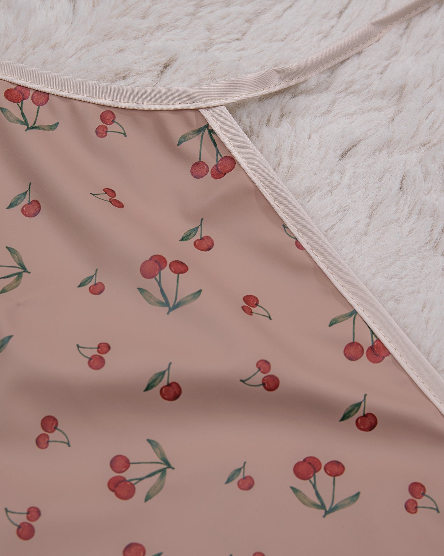 Lasten esiliina - Kirsikka