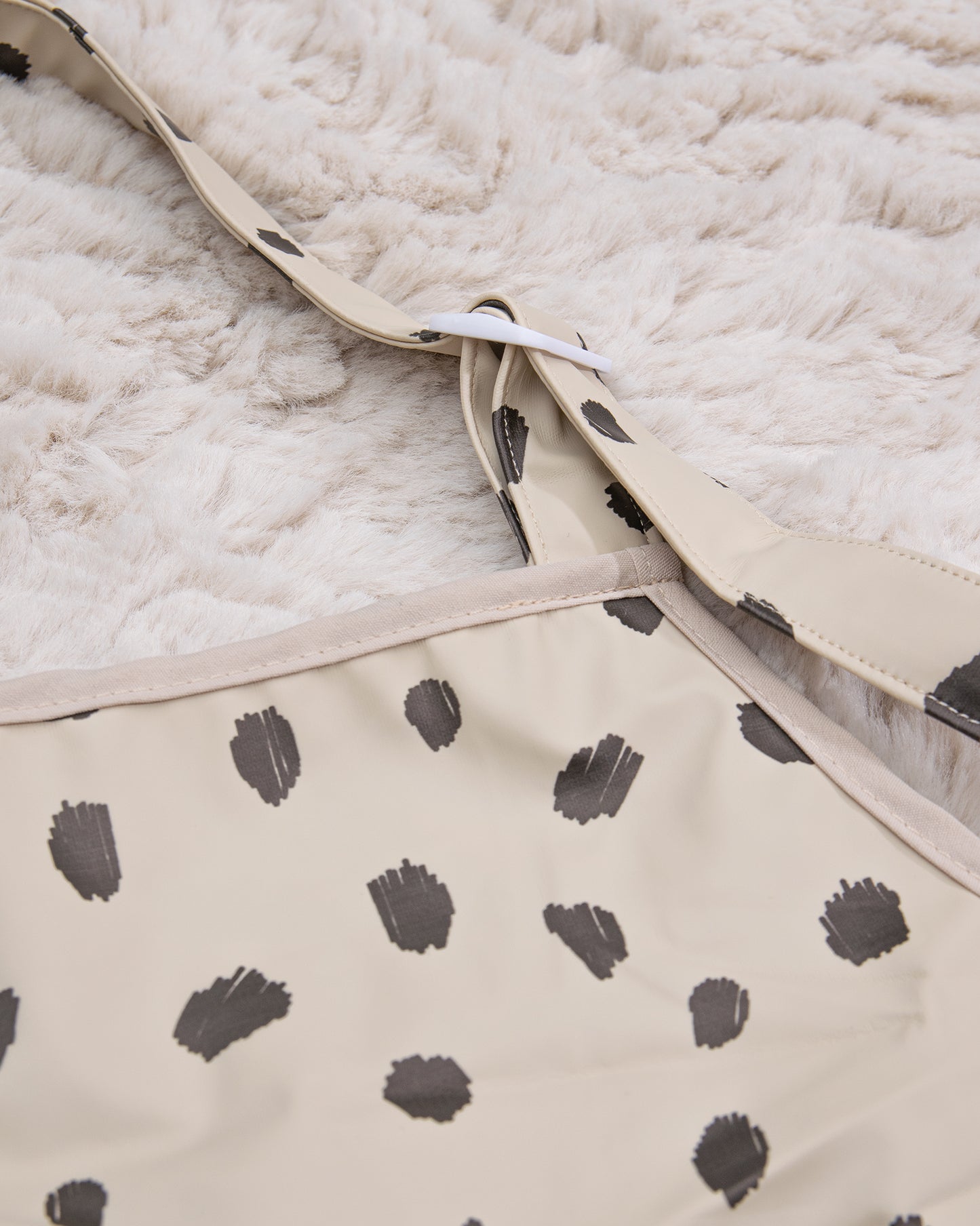 Esiliina Lapsille - Pilkullinen