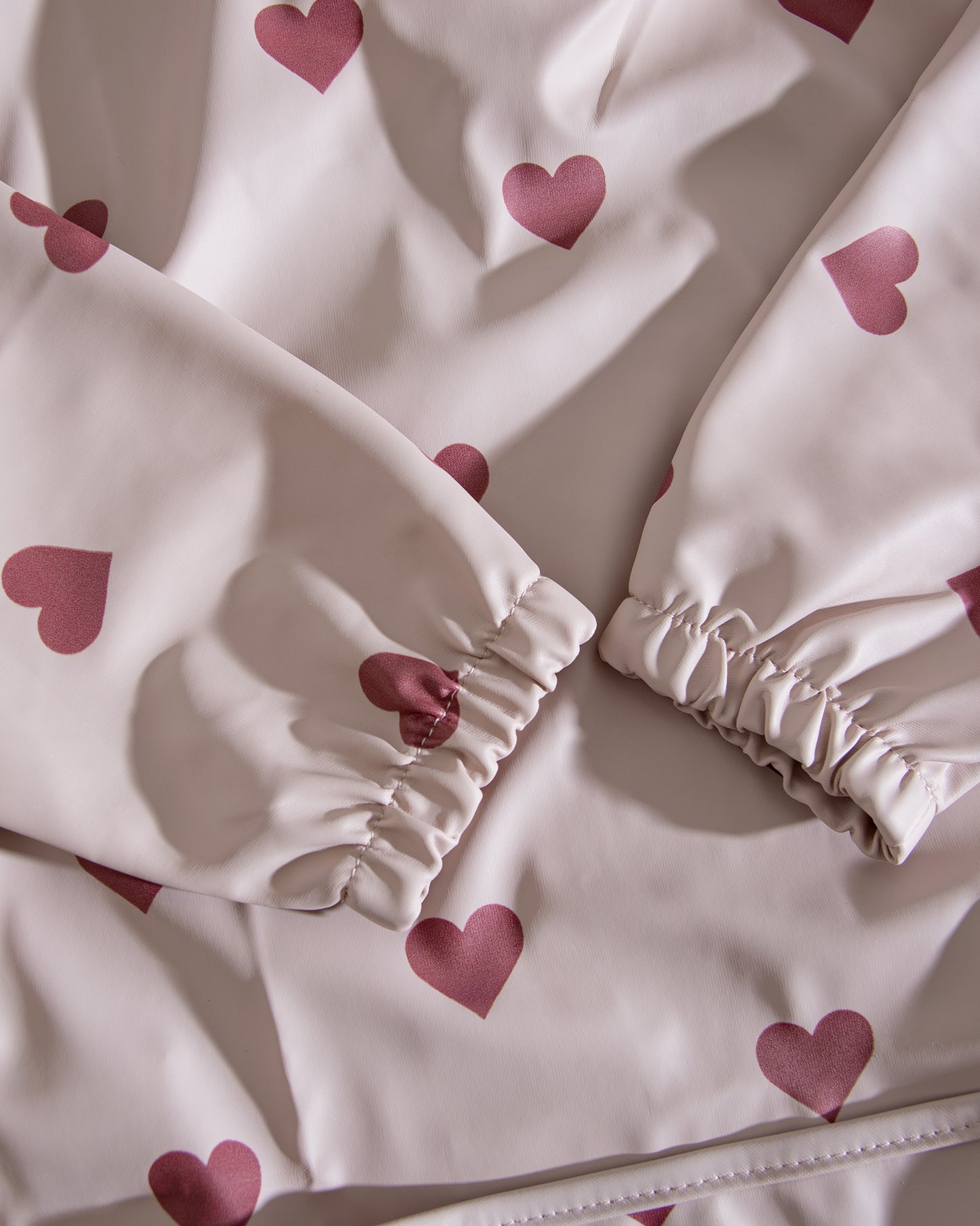 Långärmad Haklapp - Rosa med hjärtan