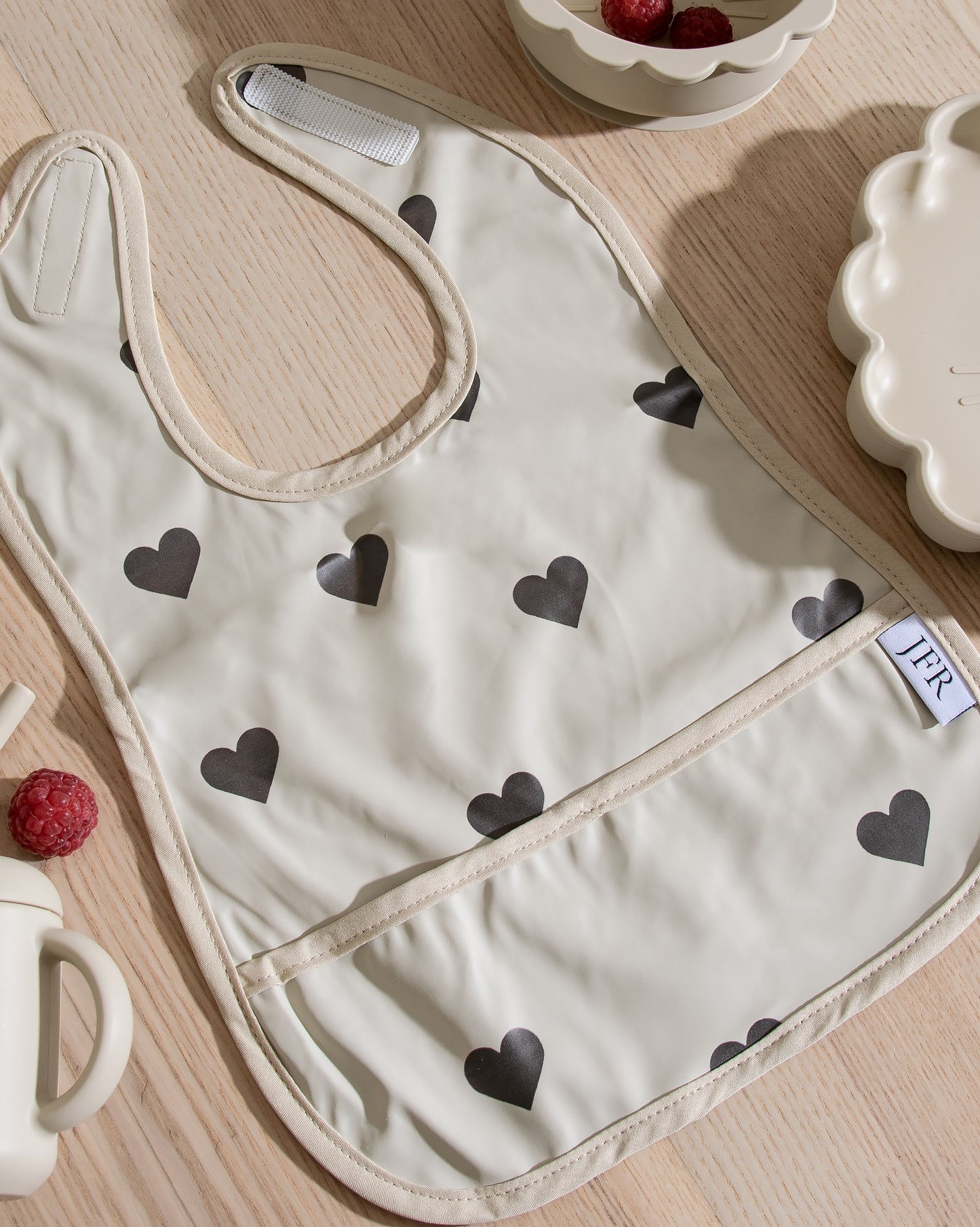 Avtorkbar/Vattentät Haklapp - Beige Med Hjärtan