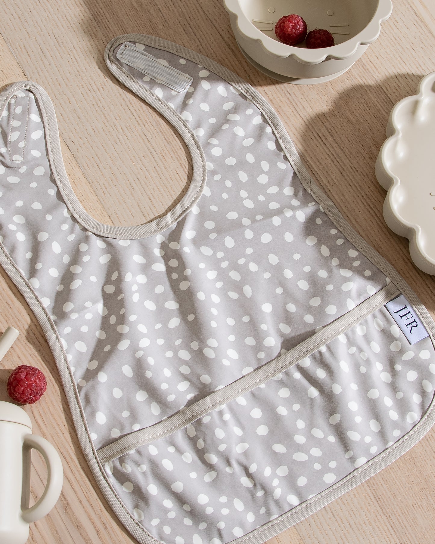 Pyyhittävä/Vedenpitävä Ruokalappu - Beige Pilkuilla