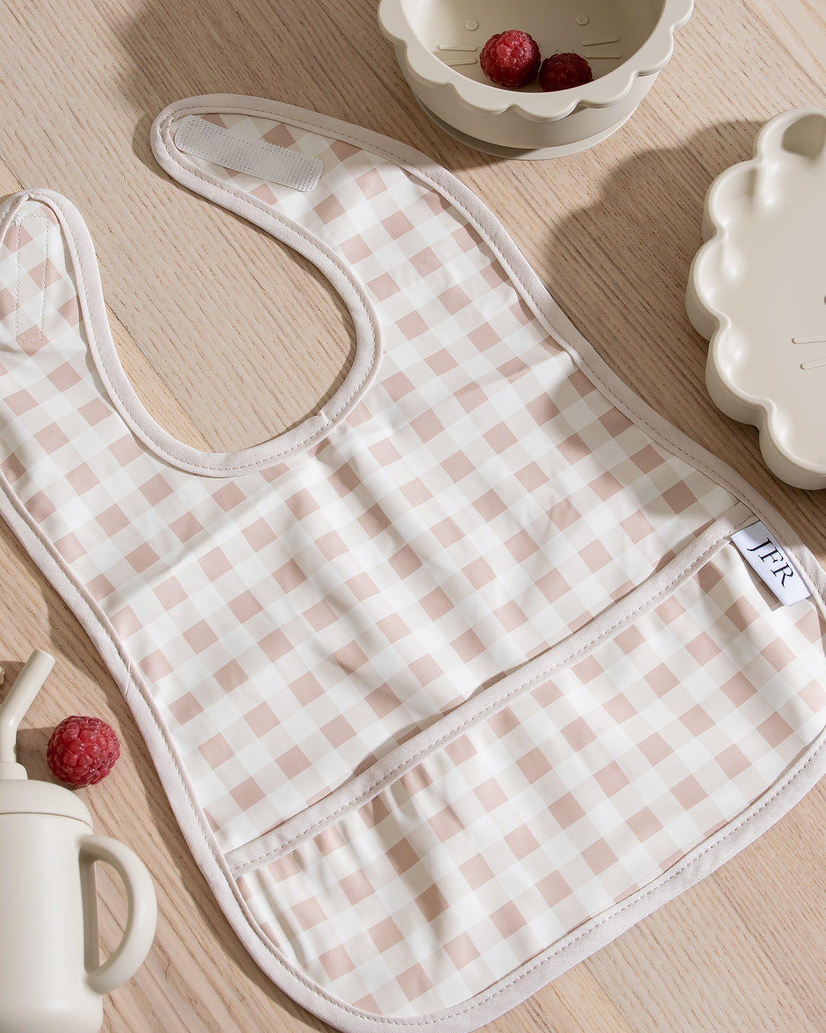 Aftørringsbar/vandtæt hagesmæk - Beige Gingham