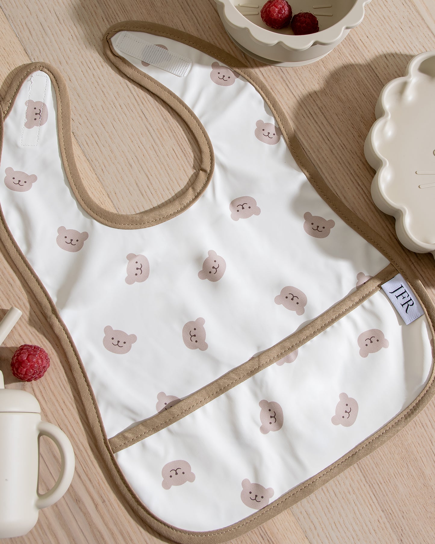 Pyyhittävä/Vedenpitävä Ruokalappu - Nallet