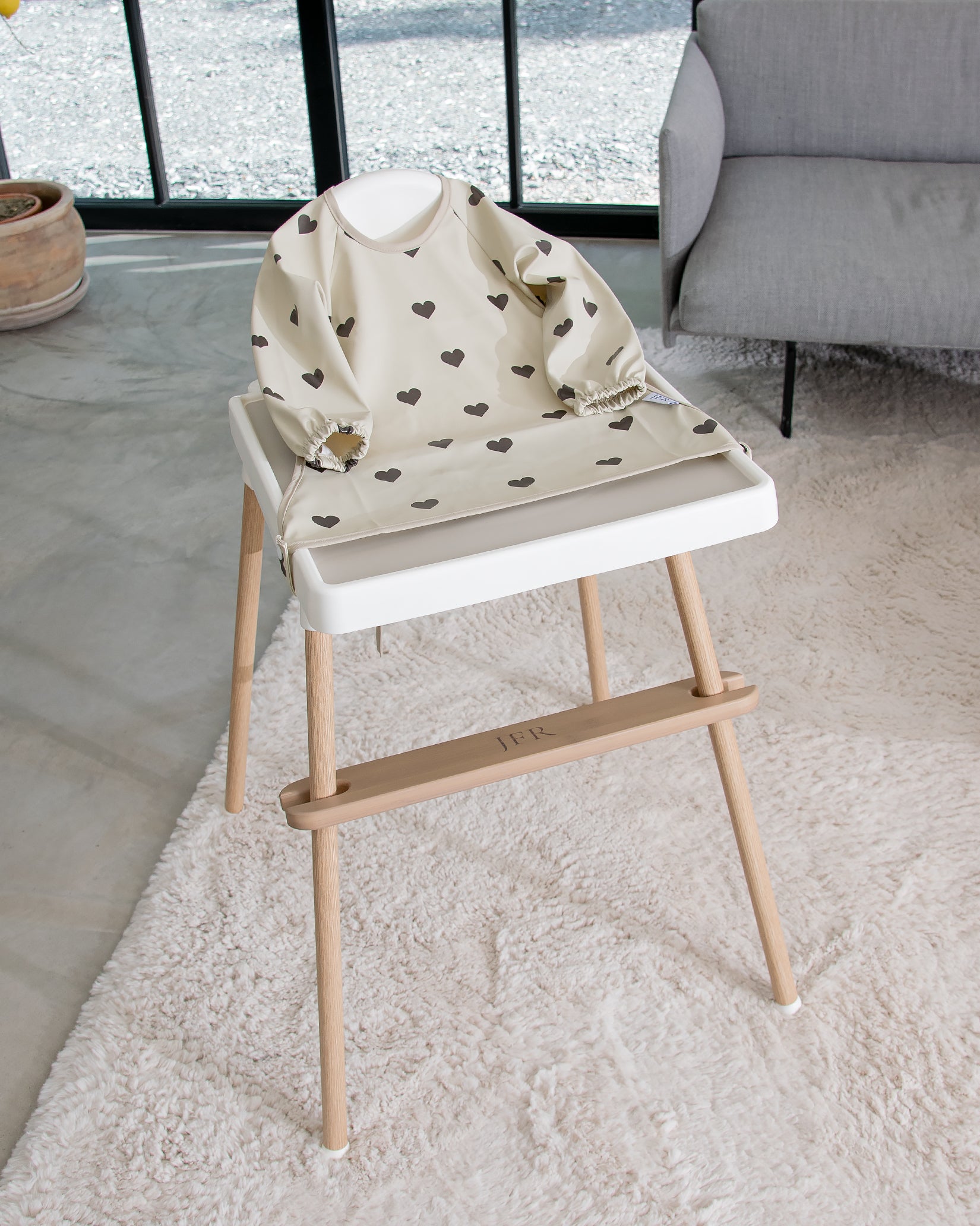 Långärmad Haklapp Med Förkläde - Beige med hjärtan